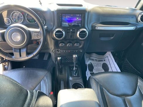 Used 2017 Jeep Wrangler Sahara w/ Dual Top Group AWD/4WD image 10