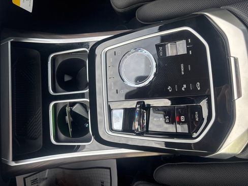 Used 2024 BMW 750e xDrive 750e xDrive Plug-In Hybrid w/ Premium Package image 19