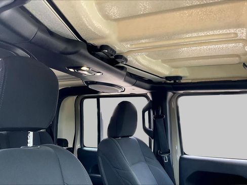 Used 2020 Jeep Gladiator Sport w/ Quick Order Package 24S AWD/4WD image 13