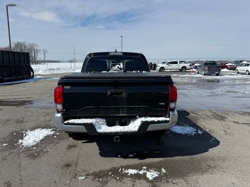 Used 2019 Toyota Tacoma TRD Off-Road image 7