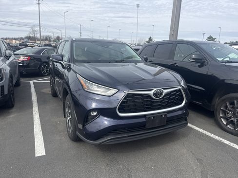 Used 2021 Toyota Highlander XLE image 5