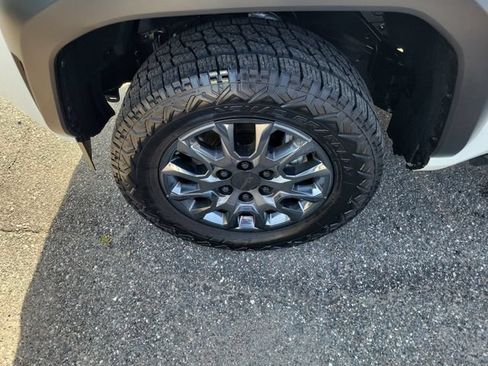 Used 2025 Toyota 4Runner SR5 AWD/4WD image 5