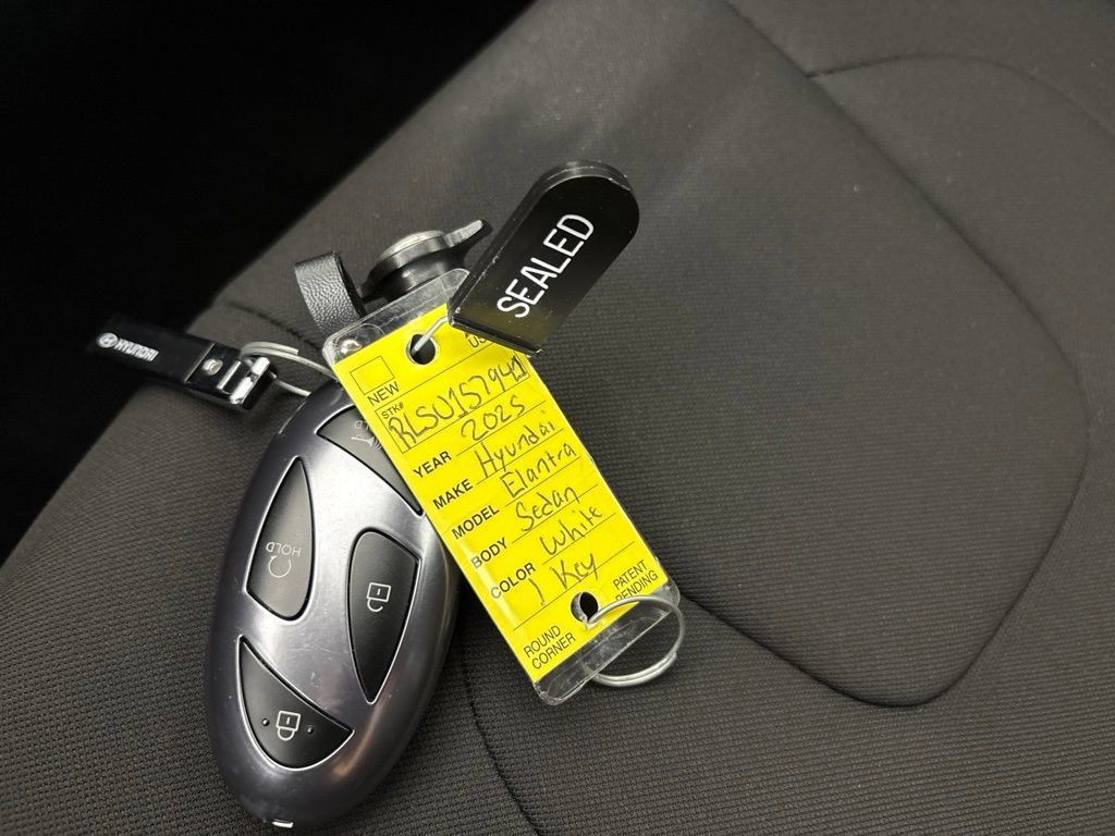 New 2025 Hyundai Elantra SEL FWD image 37