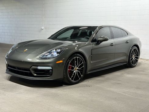 Used 2023 Porsche Panamera GTS image 1