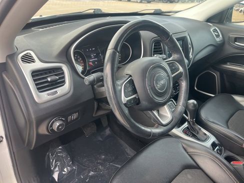 Used 2019 Jeep Compass Latitude image 15