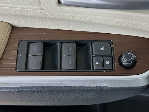 Used 2021 Toyota Sienna XLE image 15