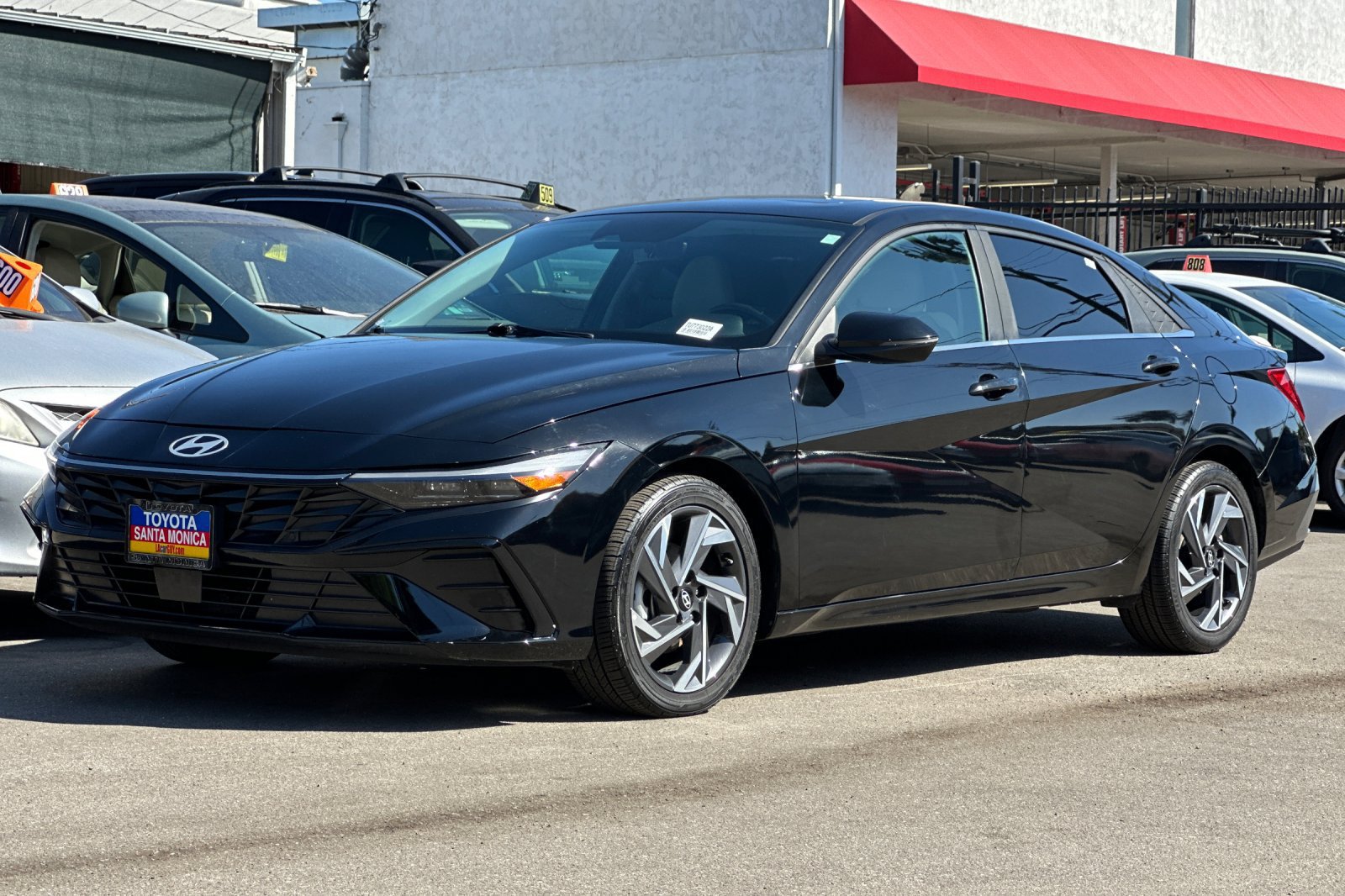 Used 2025 Hyundai Elantra Limited w/ Cargo Package FWD image 8
