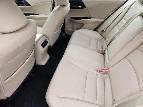 Used 2016 Honda Accord Touring image 18
