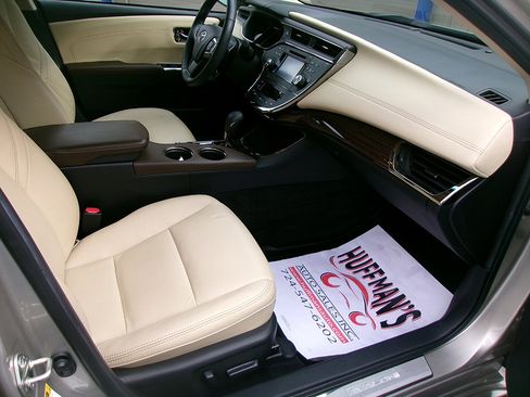 Used 2015 Toyota Avalon XLE image 9