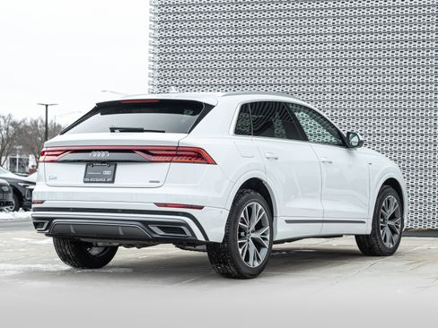 Certified 2022 Audi Q8 Premium Plus w/ Premium Plus Package image 4