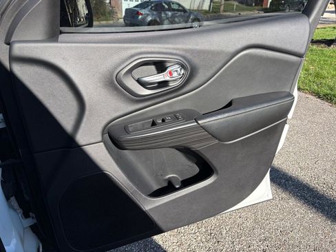 Used 2016 Jeep Cherokee Limited w/ Luxury Group image 27