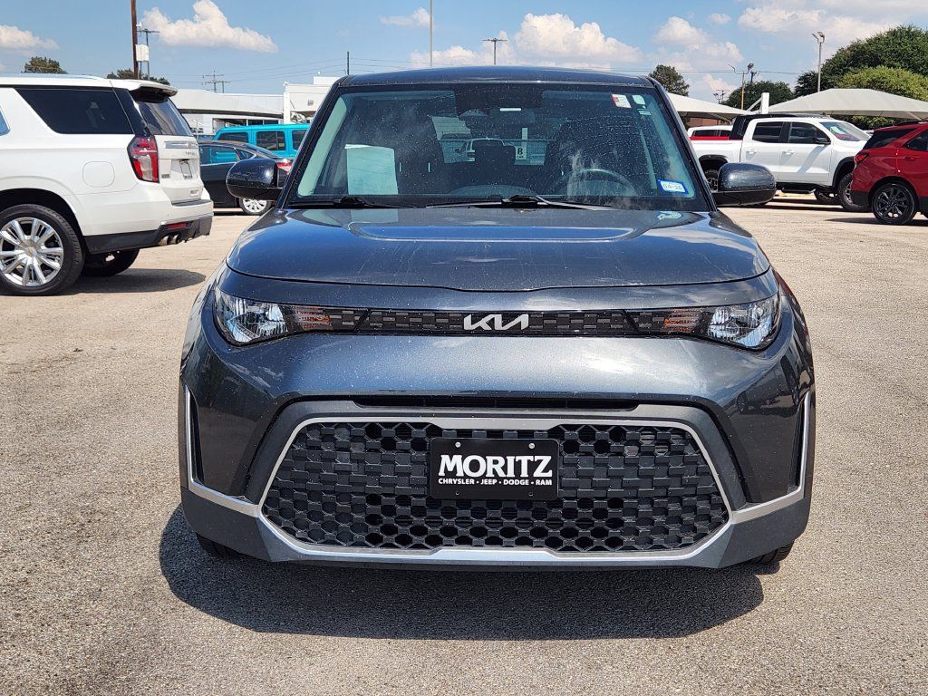 Used 2023 Kia Soul LX w/ LX Technology Package FWD image 2