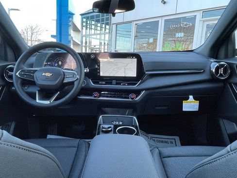 New 2026 Chevrolet Equinox LT w/ Convenience Package II image 3