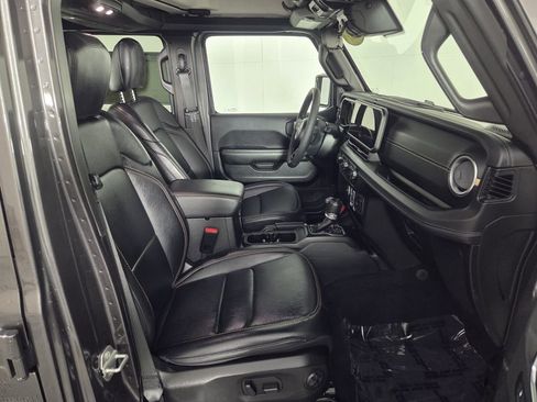 Certified 2025 Jeep Gladiator Sport image 32