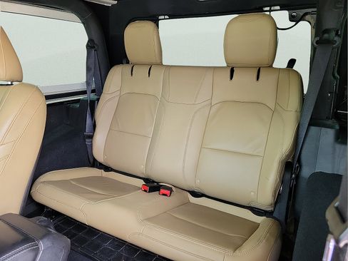 Used 2018 Jeep Wrangler Rubicon AWD/4WD image 8