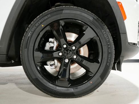 Used 2023 Jeep Grand Cherokee L Limited w/ Black Appearance Package image 35