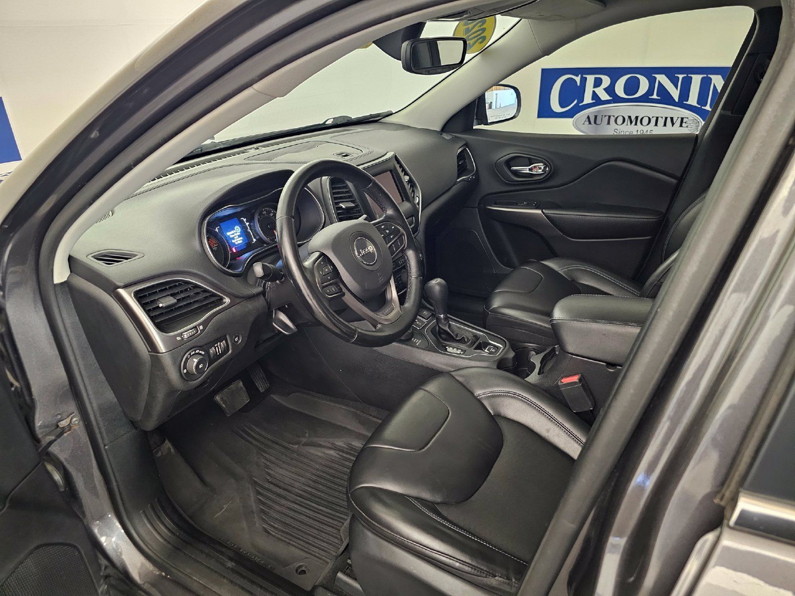 Used 2020 Jeep Cherokee Latitude Plus w/ Comfort/Convenience Group AWD/4WD image 4
