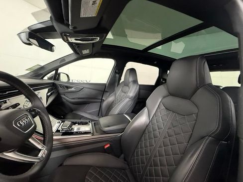 Used 2025 Audi SQ7 Prestige AWD/4WD image 16