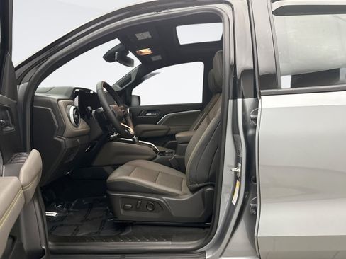 Used 2024 Chevrolet Colorado ZR2 w/ ZR2 Convenience Package III AWD/4WD image 11