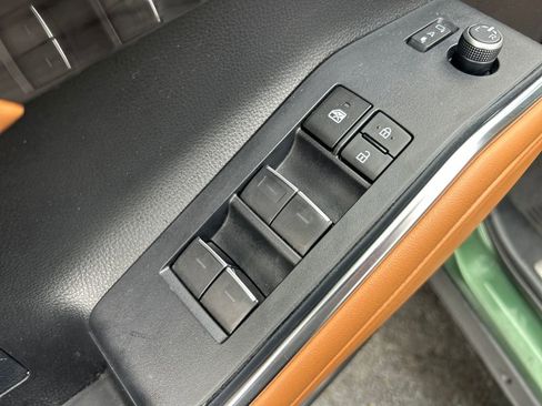 Used 2023 Toyota Highlander Platinum image 11