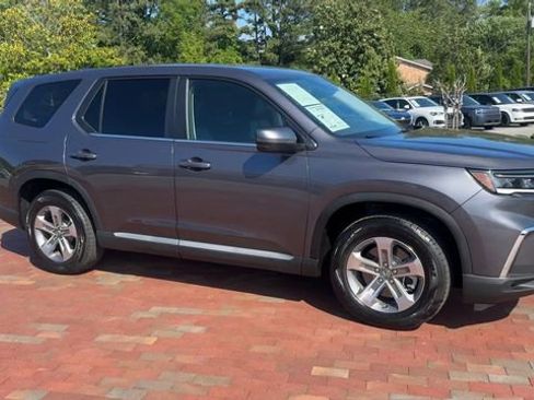 Certified 2025 Honda Pilot EX-L image 4