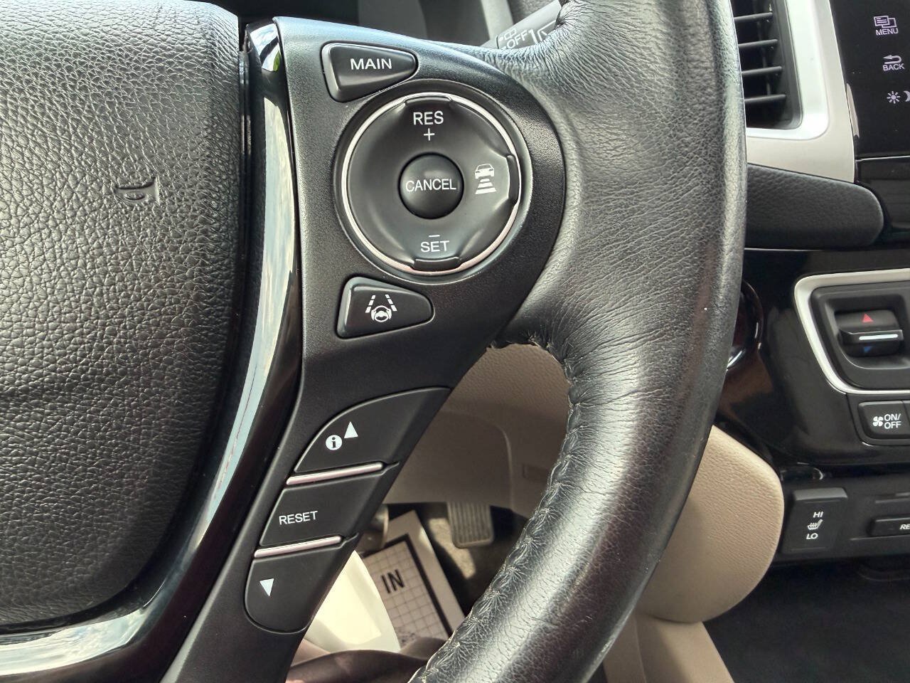 Used 2016 Honda Pilot Touring image 22