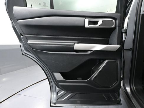 Used 2023 Ford Explorer XLT image 34