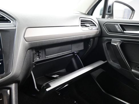 Used 2022 Volkswagen Tiguan SE image 27