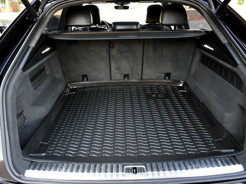 Used 2019 Audi Q8 Prestige w/ Luxury Package image 49