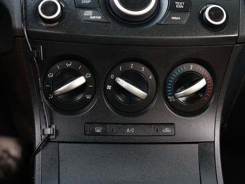 Used 2012 MAZDA MAZDA3 i Touring FWD image 29