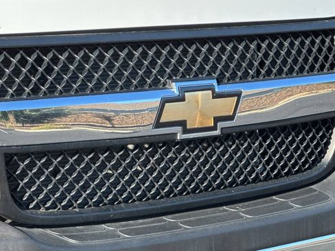 Used 2024 Chevrolet Express 2500 w/ Driver Convenience Package RWD image 8