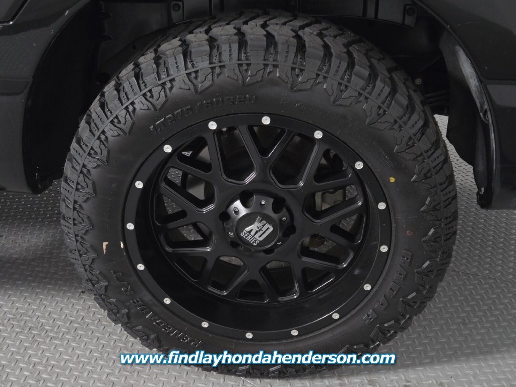 Used 2017 Nissan Titan SV RWD image 10