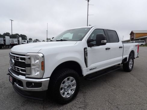 Used 2024 Ford F250 XLT w/ FX4 Off-Road Package AWD/4WD image 3