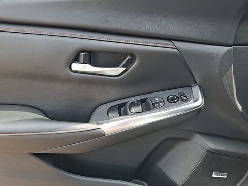 Used 2025 Nissan Sentra SR w/ SR Premium Package FWD image 10