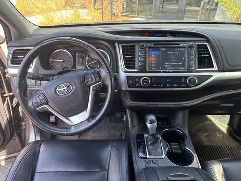 Used 2017 Toyota Highlander XLE image 46