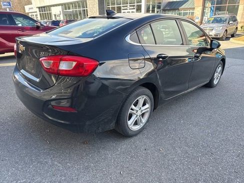 Used 2017 Chevrolet Cruze LT w/ Convenience Package image 5
