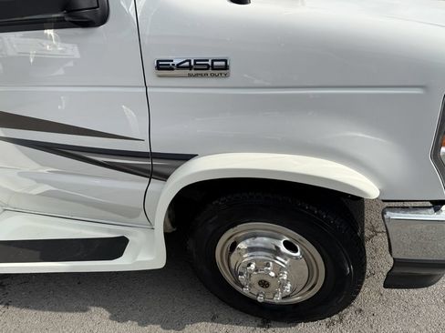 Used 2018 Ford E-450 and Econoline 450 Super Duty w/ Motorhome Prep Package RWD image 26