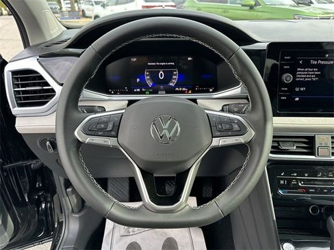 New 2026 Volkswagen Taos SE image 17