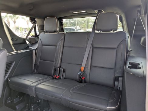 Used 2023 GMC Yukon SLT image 15