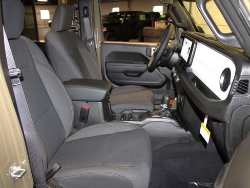 New 2026 Jeep Gladiator Sport image 25