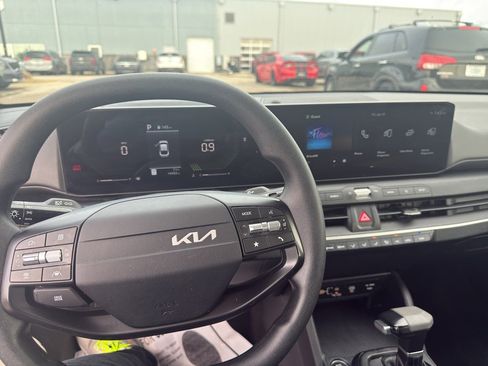 Used 2025 Kia K4 LXS image 14