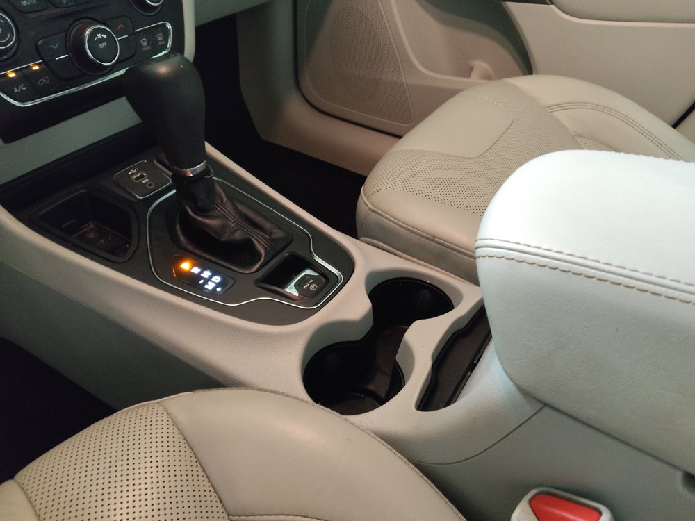 Used 2021 Jeep Cherokee Latitude Lux w/ Sun & Sound Group FWD image 26