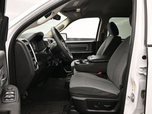 Used 2022 RAM 1500 Classic SLT AWD/4WD image 17