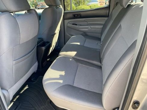 Used 2015 Toyota Tacoma PreRunner image 17