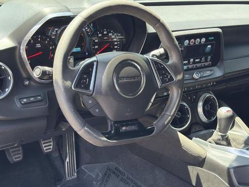 Used 2017 Chevrolet Camaro SS RWD image 8