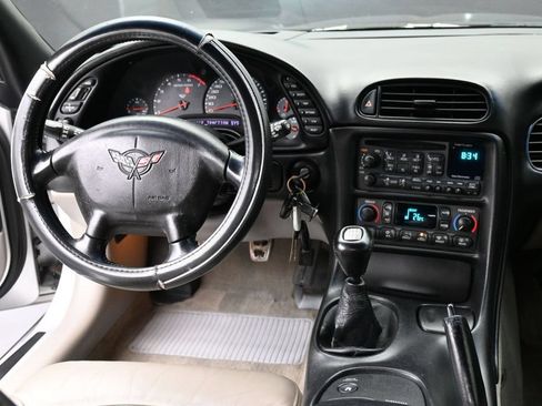 Used 2002 Chevrolet Corvette Convertible w/ Preferred Equipment Group2 RWD image 11