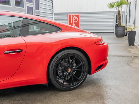 Used 2018 Porsche 911 Carrera RWD image 5