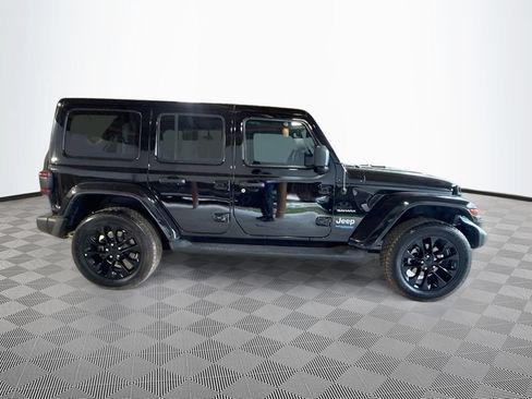 Used 2022 Jeep Wrangler Unlimited Sahara AWD/4WD image 5
