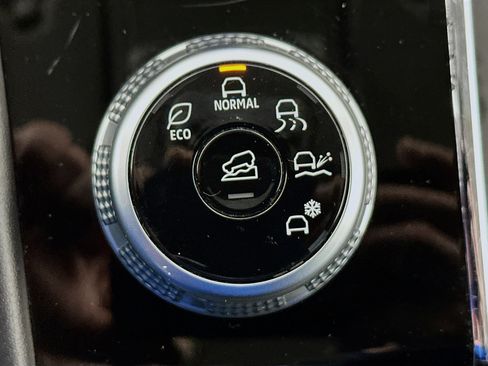 Used 2023 Mitsubishi Outlander SE image 26