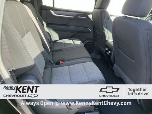 Used 2025 GMC Acadia Elevation image 11